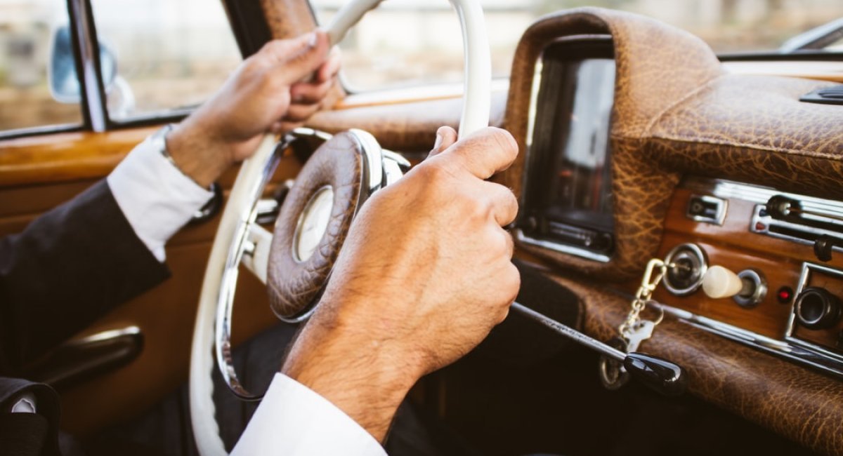 Steer your lessons Man's hands on the steering wheel of a car